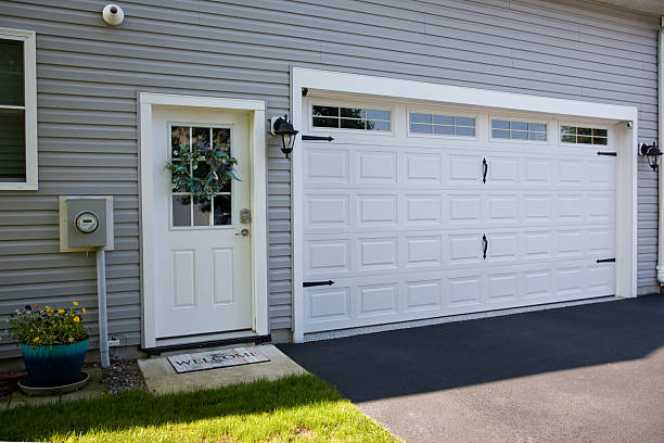 24/7 Emergency Garage Door Panel Replacement experts in Warrenton, OR